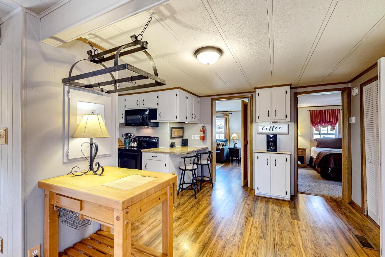 Pine Woods Cabin McHenry Exterior photo