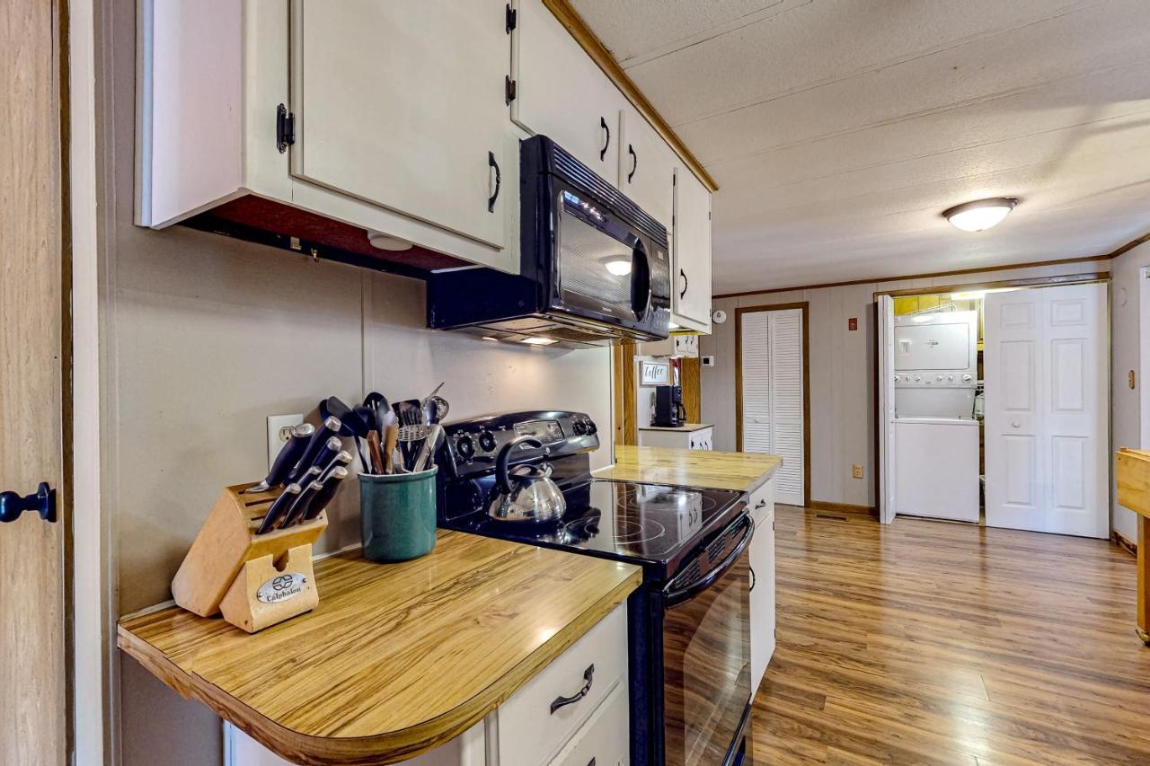 Pine Woods Cabin McHenry Exterior photo