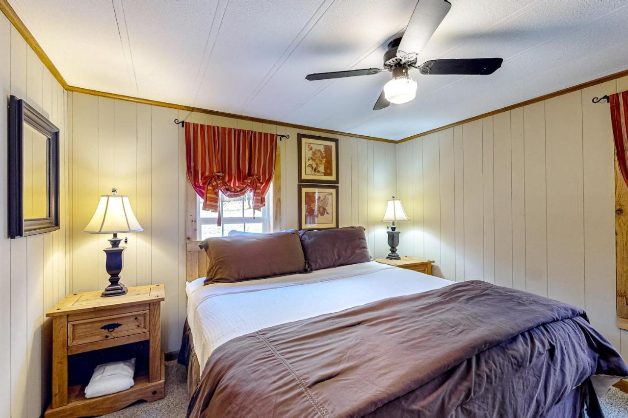 Pine Woods Cabin McHenry Exterior photo